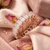 Anillo Elegante Versátil Estilo Moda Creativa Círculo Completo Incrustado con Circonita Cuadrada Brillante Anillo de Compromiso Boda