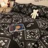 Juego de Cama de Cuatro Piezas Cubre Edredón para Dormitorio de Estudiante Sábana de Cama de Lujo Ligero Estilo Ins con Algodón Simple y Moderno Juego de Tres Piezas para Hombres y Mujeres
