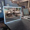 Espejo de baño directo de fábrica espejo rectangular inteligente espejo con calefacción antivaho con luz de espejo LED marco lateral de aleación de aluminio espejo