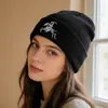 Comércio Exterior Outono e Inverno Novo Estilo Chapéu de Tricô Ins para Mulheres com Bordado em Inglês, Chapéu de Lã Quente Versátil para Homens, Chapéu Tendência Estilo Coreano