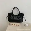 Bolso de hombro retro de estilo coreano, moderno y de moda para mujer, nuevo de verano 2026, elegante, a la moda, estilo chica popular, bolso de axila de motociclista