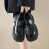 Sapatos femininos de couro com sola grossa estilo Hong Kong 2026 primavera couro genuíno retrô estilo britânico que aumentam a altura mocassins JK sapatos de calçar