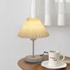 Lámpara de Mesa de Tela Plegada Nórdica para Dormitorio, Mesita de Noche, Luz de Noche de Alta Gama para Niñas, Iluminación Decorativa Creativa de Celebridad de Internet