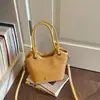 Bolsas Retro de Gama Alta de Nicho para Mujer 2026 Nueva Moda Otoñal Bolso Cruzado Casual Bolso Cubo de Mano Súper Caliente