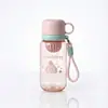Taza de agua de plástico con diseño de dibujos animados, de alta calidad, a prueba de fugas, con infusor de té, asa portátil y diseño personalizable, perfecta para estudiantes
