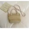 Bolsa de Palha Listrada Tecida Verão 2026 Grande Capacidade Elegante Palha Férias na Praia Ombro Transversal Bolsa de Mão