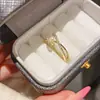 Anillo abierto de cruz de doble capa con circonita chapado en oro real de 14k, anillo simple y elegante para el dedo índice, joyería de lujo ligero y de alta gama