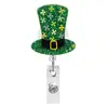 Insignia con tira para jalar Clip irlandés Extracción fácil Giratorio Retráctil Sombrero verde para festival Brillo Trébol de cuatro hojas Médico