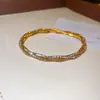 Pulseira wrap colorida inspirada na dopamina cravejada de diamantes, uma peça luxuosa e de alta qualidade, um design novo e único, uma joia deslumbrante e chamativa para mulheres