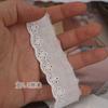 Exquisitas Flores Pequeñas de Borde Estrecho Blancas de Alta Calidad de Encaje Bordado de Algodón Puro de un Lado para Empalme de Ropa Material Decorativo