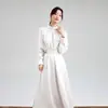 Camisa de Manga Longa em Cetim com Gola Alta para Terno Feminino, Acetato Importado de Alta Qualidade, Cor Branco Moonlight Qianjin