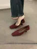 Sapatos Femininos Elegantes Retrô de Salto Alto para Outono 2025, Saltos Agulha de Camurça, Adequados para Combinar com Saias, Sapatos de Trabalho, Sapatos de Avó