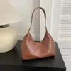 Bolso pequeño bolso de mujer 2023 nuevo otoño e invierno bolso de hombro portátil estilo coreano color de contraste simple cuero suave bolso de axila tipo bola de masa
