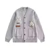 Suéter cárdigan con cuello en V y oso flockeado para hombre, estilo universitario, otoño e invierno, suéter moderno, venta al por mayor de fábrica transfronteriza