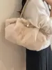 Bolso de felpa para axila de gran capacidad de moda transfronteriza, bolso estilo cesta de verduras de alta calidad, bolso de hombro tipo tote versátil, simple y moderno