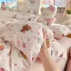 Nuevo juego de ropa de cama de cuatro piezas estilo fresco de gasa de doble capa similar a una nube para cama individual de dormitorio, juego de tres piezas con funda de edredón individual, adecuado para todas las estaciones