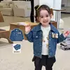 Roupas infantis Suzhili, jaqueta jeans para meninas, coleção de outono, design de desenho animado estiloso, jaqueta infantil casual e versátil, roupas de bebê