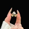Nuevo anillo de moda de alta gama versátil estilo vintage con forma de estrella y diamantes, lujo ligero, anillo personalizado único y lujoso