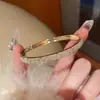 Pulseira de Flor Banhada a Ouro Genuíno com Zircônia Design de Celebridade da Internet de Alto Padrão Pulseira Exquisita da Moda Única Atacado Mulheres