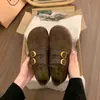 Mules com Solado Grosso Estilo Retrô Cobertura Total Femininas Sapatos Individuais 2026 Outono Novo Loafers com Tira de Fivela Dupla Mary Janes