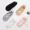 Calcetines de encaje para mujer, calcetines invisibles de verano finos con ribete de encaje, calcetines de silicona antideslizantes sin costuras para mujer al por mayor
