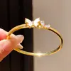 Pulsera Mariposa Flor Chapada en Oro Real de 18k Zirconio Placa Moda Versátil Personalizable Joyería de Mano con Temperamento de Lujo Ligero