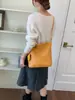 Bolsa de ombro tipo balde com padrão trançado e cor sólida de grande capacidade, novo estilo verão 2026, personalizada para trabalho e deslocamento
