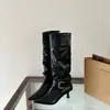 Botas de Moda até o Joelho Bico Fino Elegantes Plissadas Push-Up Emagrecedoras Cano Alto Botas de Equitação Femininas Fivela de Cinto Botas Longas Slim