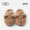 Nuevas pantuflas de algodón con forma de oso 2026, lindas pantuflas de invierno para interiores y exteriores, con forro polar adicional para mayor calidez y una suela antideslizante