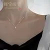 Minimalista nuevo collar pequeño de gota de agua de acero de titanio para mujer, cadena de clavícula de lujo ligero de moda de nicho, accesorio de colgante de alta gama