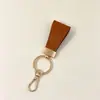 Item popular de comércio exterior: Pingente de chaveiro de carro de couro genuíno da moda europeia e americana, acessório de chaveiro de bolsa criativo e personalizado