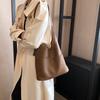 Bolso tote para mujer de gran capacidad, bolso de viaje para ir al trabajo 2023 nuevo diseño nicho de textura de lujo ligero, bandolera bandolera que combina con todo