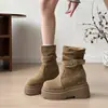 Botas curtas retro com sola grossa para aumentar a altura para mulheres baixinhas, novas botas Maillard populares para outono e inverno de 2026, botas curtas da moda