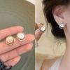 Brincos de pérolas e zircônias prateadas para mulheres, brincos mini coreanos, elegantes e de nicho, brincos Mori, atacado