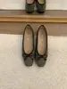 Primer Encuentro: Bailarinas Estilo Frijol Verde de Ji Wanwan con Detalle de Moño de Terciopelo, Zapatos para Mujer Otoño 2026, Perfectos con Faldas