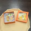 Llavero de Mini Ramo Tejido a Mano "Gracias por Estar Aquí" Colgante con Etiqueta para Regalo del Día del Maestro, Adorno para Bolso para Maestros