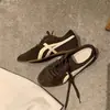 Zapatos de entrenamiento alemanes de suela plana para mujer, nuevos zapatos deportivos casuales rojos para verano-otoño 2026, populares zapatos de papá, zapatillas