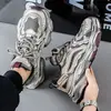 Sapatos Masculinos 2026 Novo Outono Malha Respirável Casual Esportivos Tênis de Corrida Masculino Solado Grosso Aumento de Altura Estudante Sapatos de Pai
