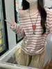 Foto real de camisa base de manga larga a rayas holgada estilo coreano de otoño e invierno sin hombros para mujer 18190