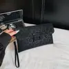 Bolsas Femininas Populares Inverno 2025 Novo Estilo Bolsa Envelope Feminina Simples Retrô Bolsa de Mão Casual Bolsa Feminina