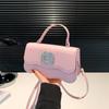 Bolso de mano informal de moda, novedad de verano 2024, bonito y sencillo bolso de hombro para desplazamientos, pequeño y fresco bolso cruzado cuadrado pequeño.