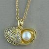 Colgante Microincrustado de Cobre con Baño de Oro Real de Titanio, Presentando Piedra Ojo de Gato, Zorro, Pixiu, Trébol de Cuatro Hojas, Colgante para Bolso, Hebilla de Seguridad y Cierre de Seguridad de Mariposa