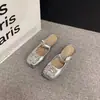 Sandalias de Moda de Venta Caliente Cuadradas con Hebilla y Pedrería, Medias Sandalias, Nuevas de Verano 2025, Estilo Francés Mary Jane, de Punta Cerrada