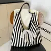 Estilo coreano retro bolsa de gran capacidad para mujer bolsa de lona bordada estilo Ins simple con letras para ropa de trabajo bolsa de hombro versátil