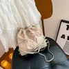 Bolsas Pequenas Populares deste Ano para Mulheres 2026 Novidades de Primavera Cor Sólida Corrente Ombro Único Transversal Texturizada Estilo Coreano Bolsa Saco