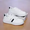 Tênis Brancos Estilo Coreano Ins Novos para Estudantes Femininas da Primavera de 2026, Sapatos Casuais Esportivos com Plataforma para Aumentar a Altura para Estilo de Rua W005