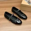 Zapatos planos negros estilo Chanel con patrón de rombos y detalle de cadena, punta fina, para mujer, colección primavera 2026, Mary Janes de estilo francés para el trabajo