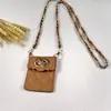 Venta al por mayor de fábrica funda para teléfono móvil tarjetero tarjetero tarjetero cierre de nariz de vaca bolso pequeño correa para el cuello traje funda protectora creativa de alta gama correa para el hombro