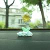 Nuevos adornos creativos para coche con cabeza temblorosa de flor de huevo Xiangyun, flores pequeñas frescas, decoraciones para coche, accesorios lindos para coche