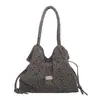 Bolsa de ombro com design de nicho estampa de leopardo, bolsa tote de grande capacidade para mulheres, nova bolsa versátil e da moda para o trabalho 2026, casual e estilosa